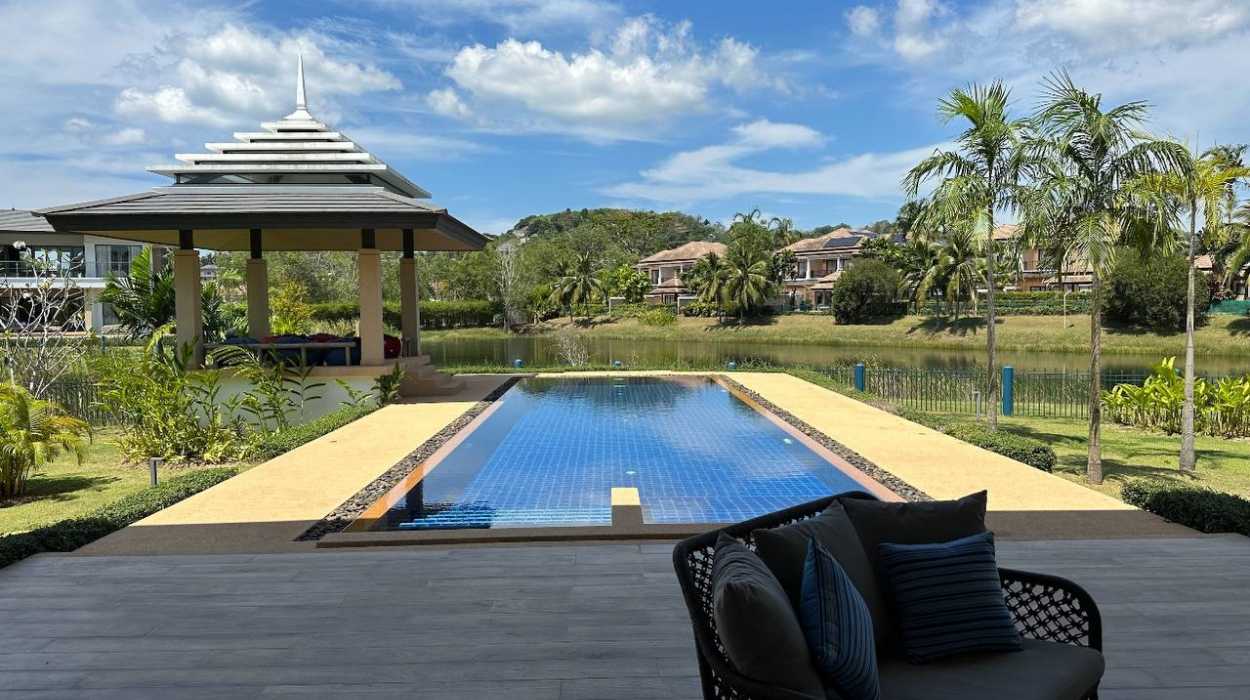 Вилла с 4 спальнями и с видом на бассейн в проекте Лагуна Вилладж Резиденс 8, район Бангтао/Лагуна