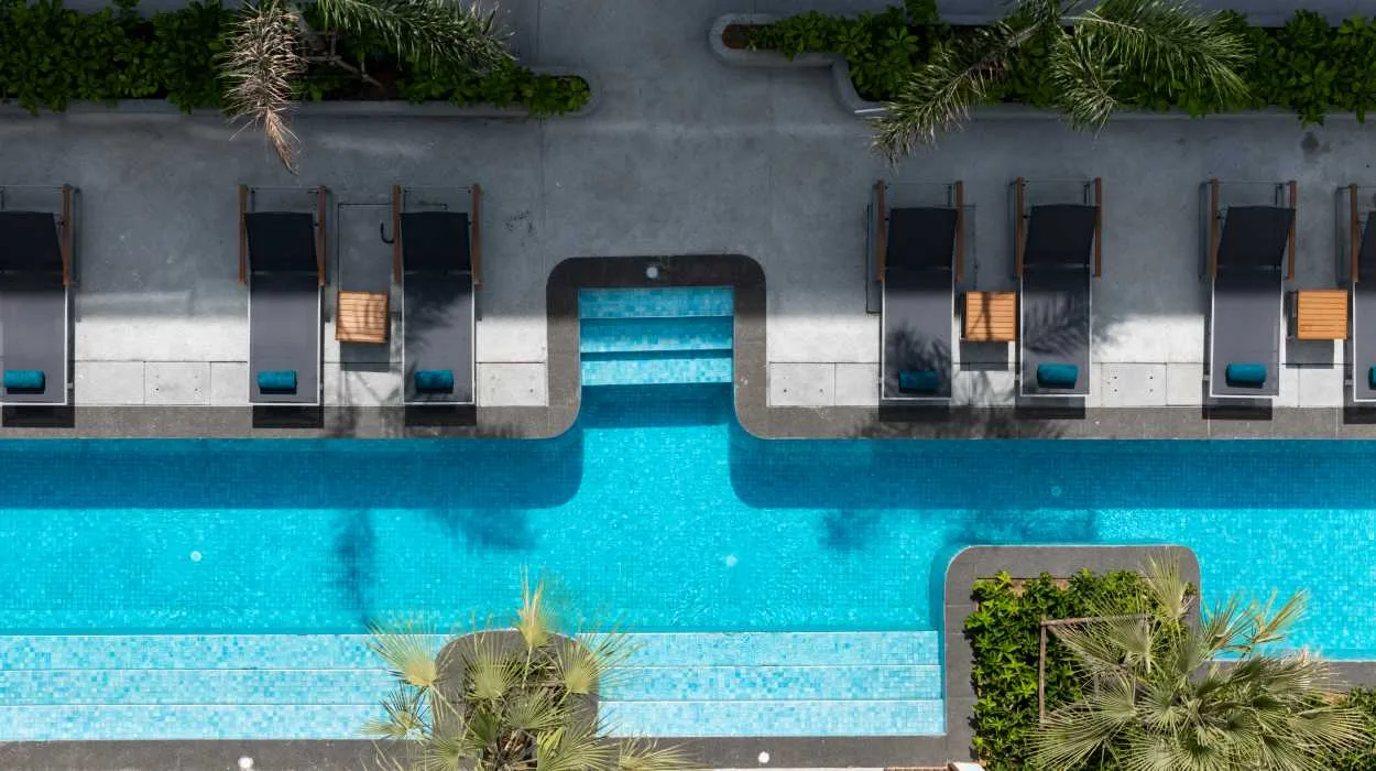 Элегантный номер Premier с видом на бассейн в Kora Beach Resort