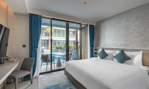 Номер с частным выходом к бассейну в Kora Beach Resort