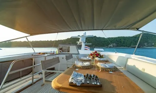 Моторная яхта Princess S72ft — 9