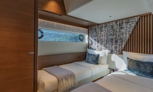 Моторная яхта Princess S72ft — 21
