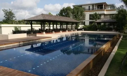 Апартаменты с 3 спальнями и с видом на сад, недалеко от моря в проекте Чом Таван, район Бангтао/Лагуна