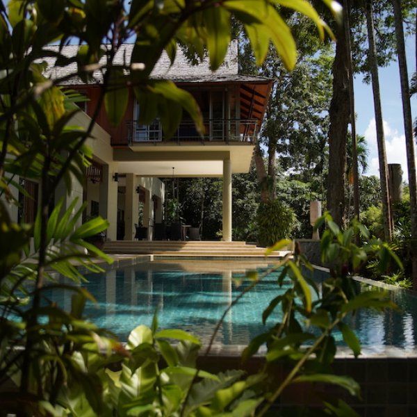 Уникальная вилла на берегу моря, расположенная в частном комплексе, примыкающем к курорту Трисара на западном побережье Пхукета. - photo 34